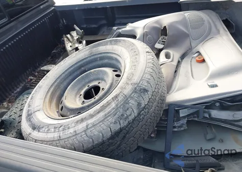 2004 Toyota Tundra Sr5 V8 z USA, uszkodzony, nr VIN 5TBRT34194S441253